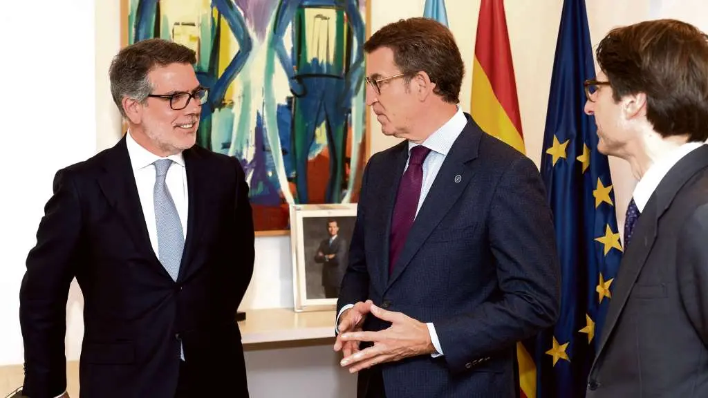 O CEO de Altri Jos&eacute; Soares, con Alberto N&uacute;&ntilde;ez Feixoo e Miguel Corgos. (Foto: N&oacute;s Diario)