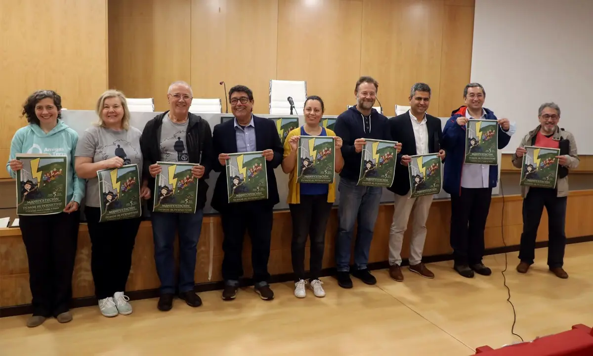 Representantes da coordinadora 'E&oacute;licos As&iacute; Non'. (Foto: Arxina)