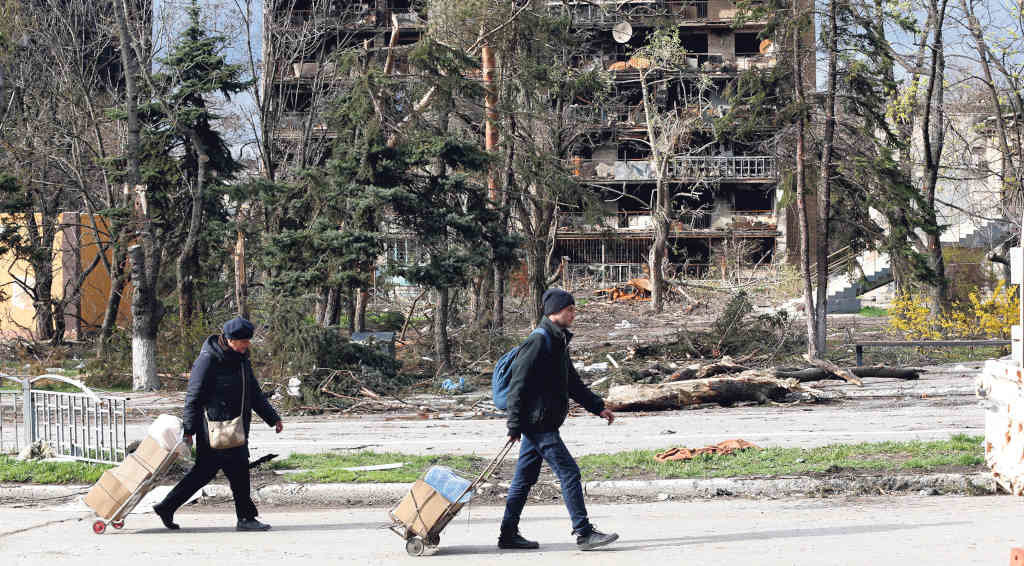 A cidade de Mariupol fica en ruínas após tres meses de conflito. (Foto: V Ictor / Xinhua News / Contacto Photo)