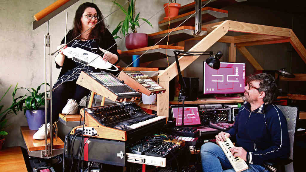 Meri Caramés e Chus Silva forman o grupo Aparato, de música electrónica (Foto: María Caramés).