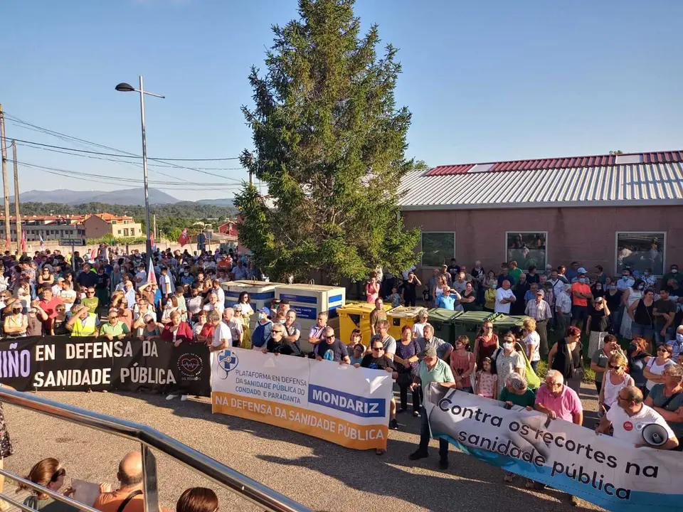 Manifestaci&oacute;n pola Atenci&oacute;n Primaria no Rosal. (Foto: N&oacute;s Diario)