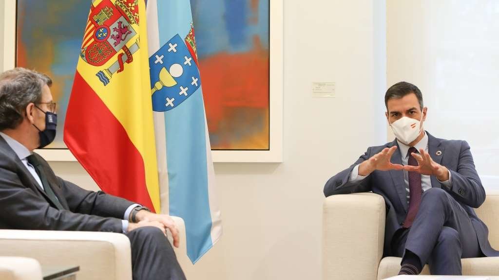Alberto Núñez Feixoo e Pedro Sánchez, no último encontro que mantiveron en Moncloa o pasado ano como presidentes da Xunta e do Goberno estatal, respectivamente. (Foto: M. Fernández / Europa Press)