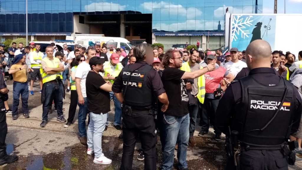Un dos manifestantes agredidos hoxe en Compostela nunha nova xornada de folga do metal coruñés (Foto: Nós Diario).