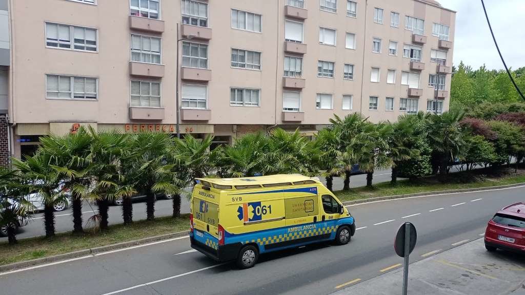 Ambulancia do 061 (Foto: Xoán Roberes).