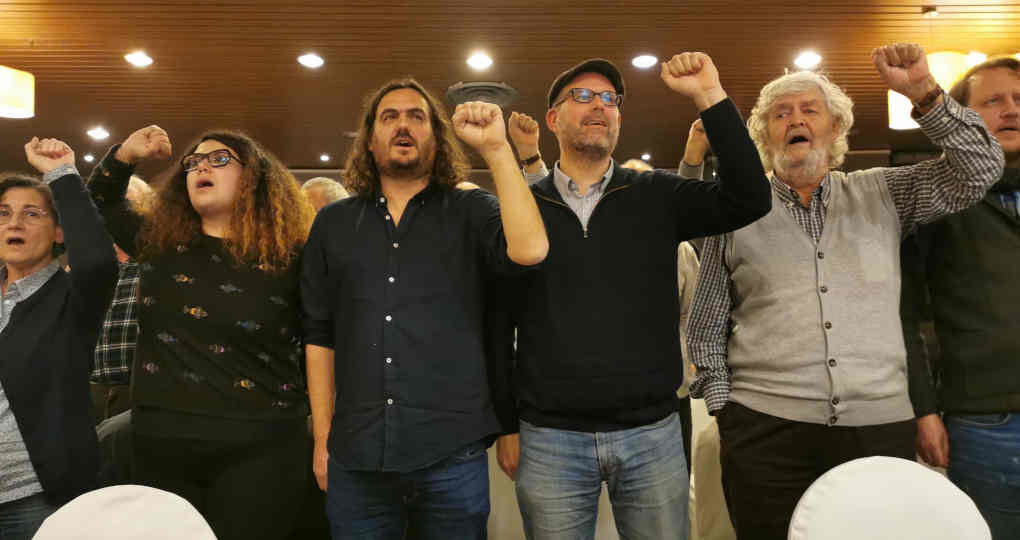 Antón Sánchez (centro) anunciou esta quinat feira a súa dimisión. (Foto: Mauro Bastón / Europa Press).