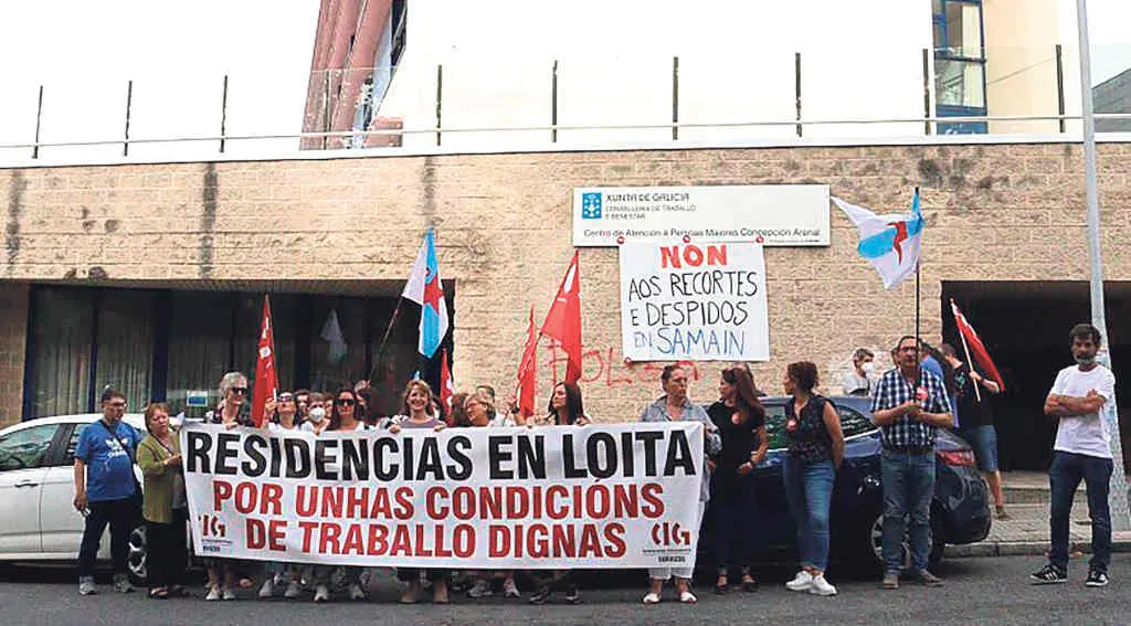 Concentraci&oacute;n do persoal da residencia da Coru&ntilde;a onte. (Foto: CIG).