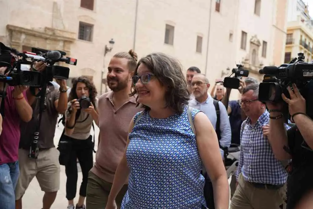 M&oacute;nica Oltra, chegando &aacute; reuni&oacute;n da Executiva de Comprom&iacute;s (Imaxe: Europa Press).