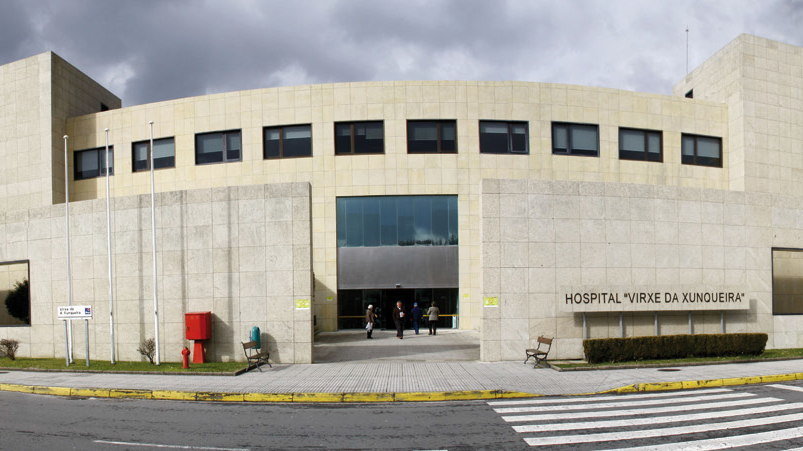 Fachada principal do Hospital Virxe da Xunqueira, integrado na área sanitaria da Coruña e Cee. (Foto: Xunta da Galiza).
