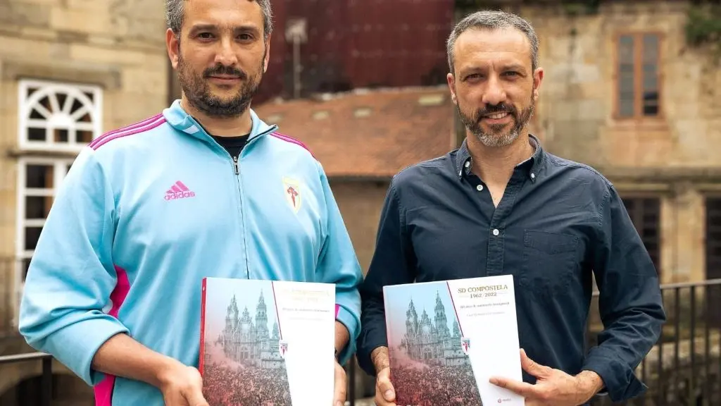 C&eacute;sar (esquera) e Lito Vila son os autores deste volume. (Foto: La Diapo).