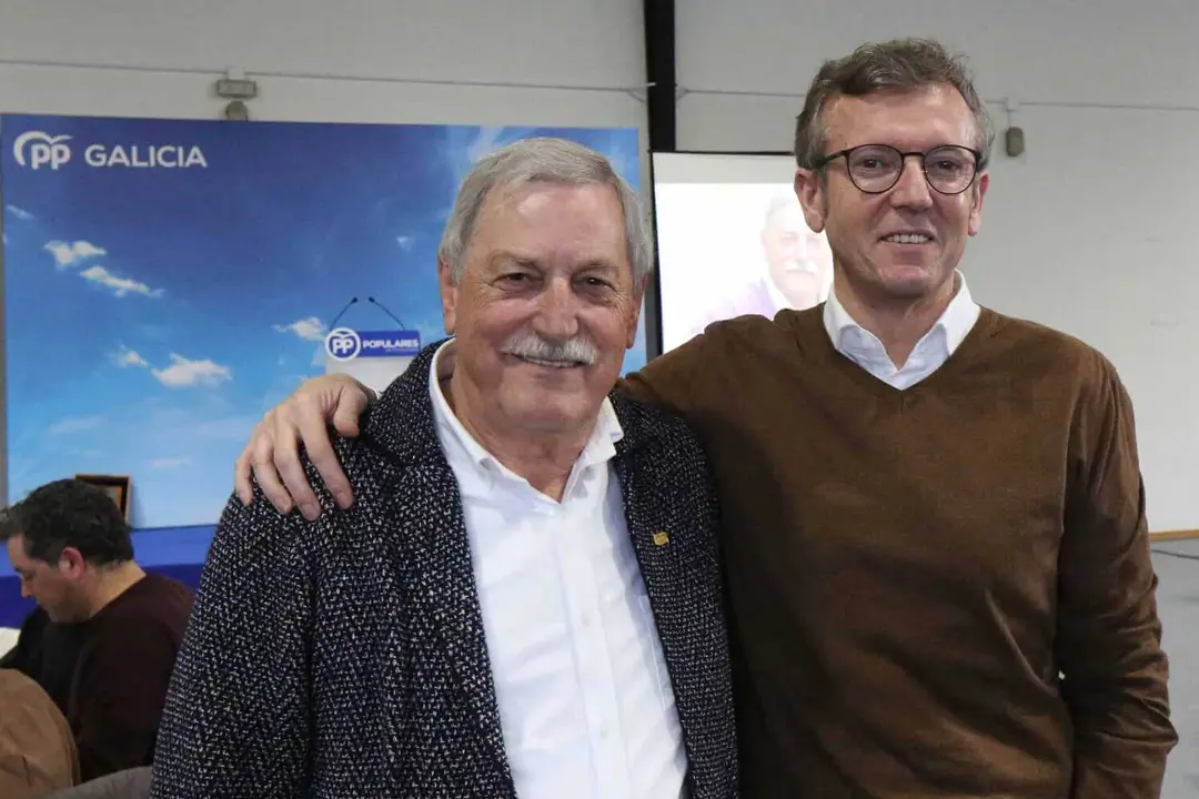O ex alcalde de Campo Lameiro, Xulio Sai&aacute;ns, xunto co actual presidente da Xunta, Alfonso Rueda. (Foto: PP)
