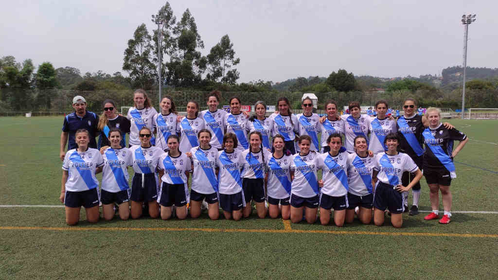 Irmandiña feminina antes dos encontros (Foto: Asociación Galega de Fútbol Gaélico).