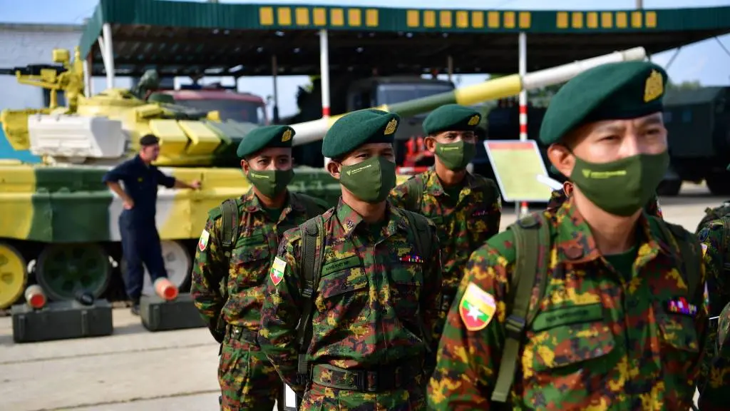 Militares do Ex&eacute;rcito birmano, que en febreiro de 2021 deu un golpe de Estado que tombou o r&eacute;xime democr&aacute;tico. (Foto: Alexey Maishev / Sputnik)