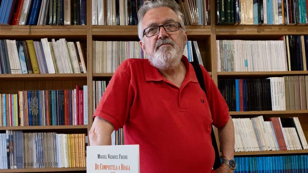 O escritor de Corcubión Manuel Vázquez. (Foto: Arxina)