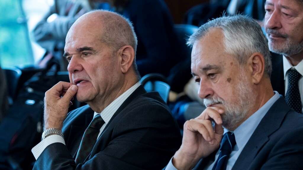 Manuel Chaves e José Antonio Griñán, durante o xuízo. (Foto: Pool / Europa Press)