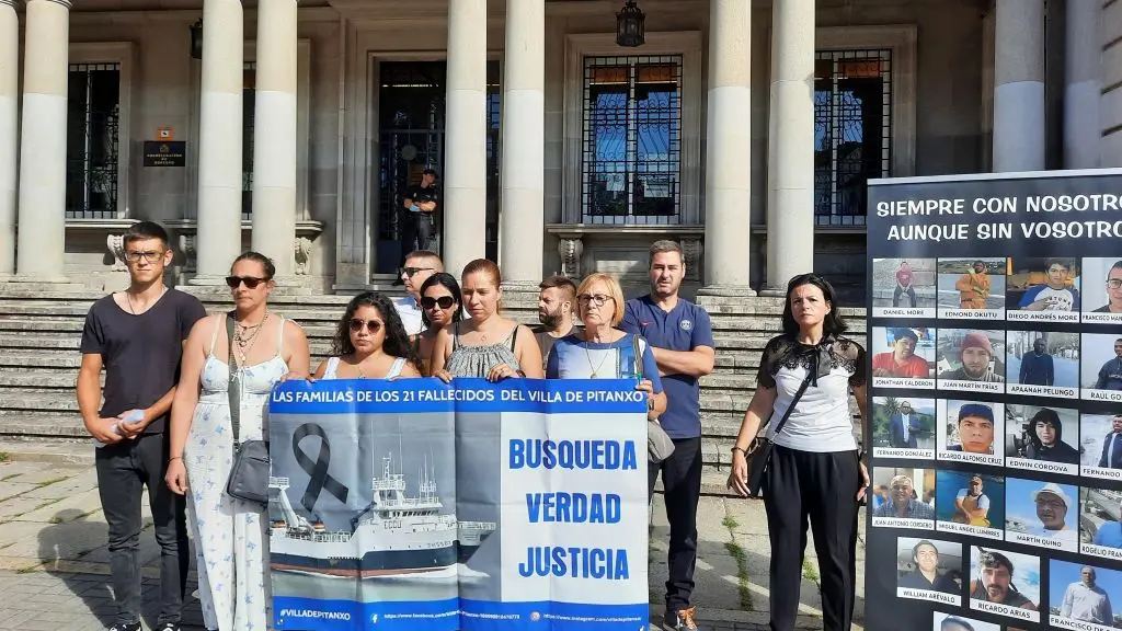 Nova protesta das familias do 'Vila de Pitanxo'. (Foto: Pedro Davila / Europa Press)