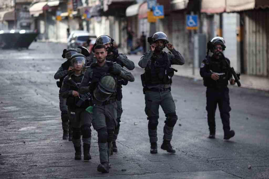 Axentes israelís patrullan as rúas de Xerusalen. (Foto: Europa Press)