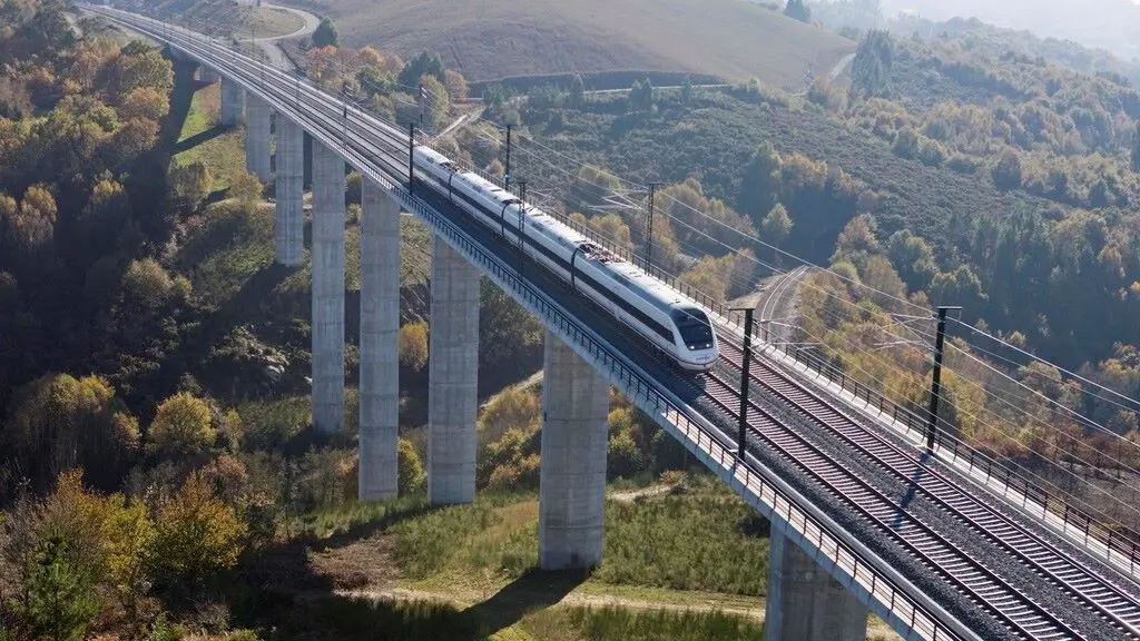 Haber&aacute; que realizar un m&iacute;nimo de 16 viaxes para que se devolva a fianza. (Foto: Renfe)