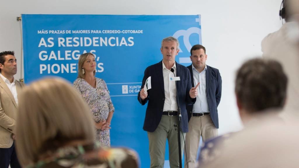 O presidente do Goberno galego, Alfonso Rueda, durante a inauguración da nova 'miniresidencia' de Cerdedo-Cotobade. (Foto: Xunta da Galiza)