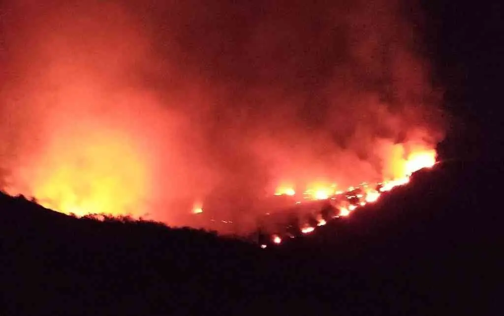 Incendio no concello de Castrelo do Val. (Foto: N&oacute;s Diario)