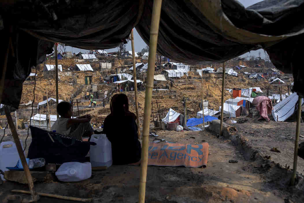 Rohingyas en Cox's Bazar, un campo de refuxiados en Bangladesh onte viven case 900.000 persoas. (Foto: KM Asad / Zuma Press / Contactophoto)