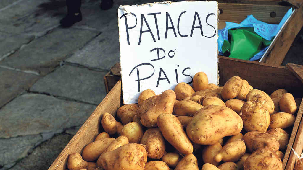 Os alimentos frescos, como as patacas, experimentaron en xullo unha suba do seu prezo de 11,1% na zona euro (Foto: Jose R Pizarro).