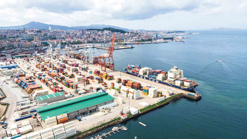 Buques de mercadorías no porto da cidade de Vigo (Foto: Europa Press).
