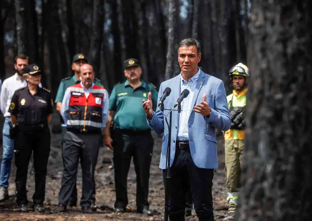 O presidente do Goberno espa&ntilde;ol, Pedro S&aacute;nchez, durante unha visita ao concello valenciano de Bej&iacute;s, afectado polo lume. (Foto: Europa Press)