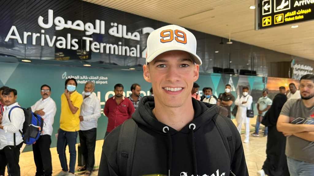 O dianteiro vigués, á súa chegada ao aeroporto de Riad. (Foto: @shbabe122 / Twitter)