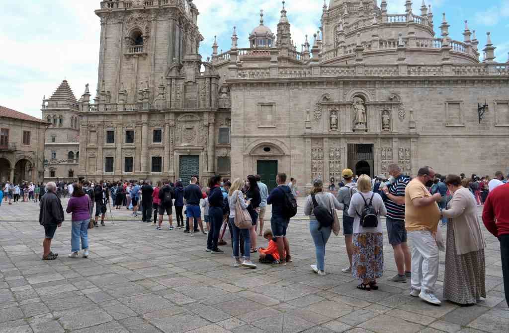 Cola de acceso á Catedral de Santiago. (Foto: Arxina)