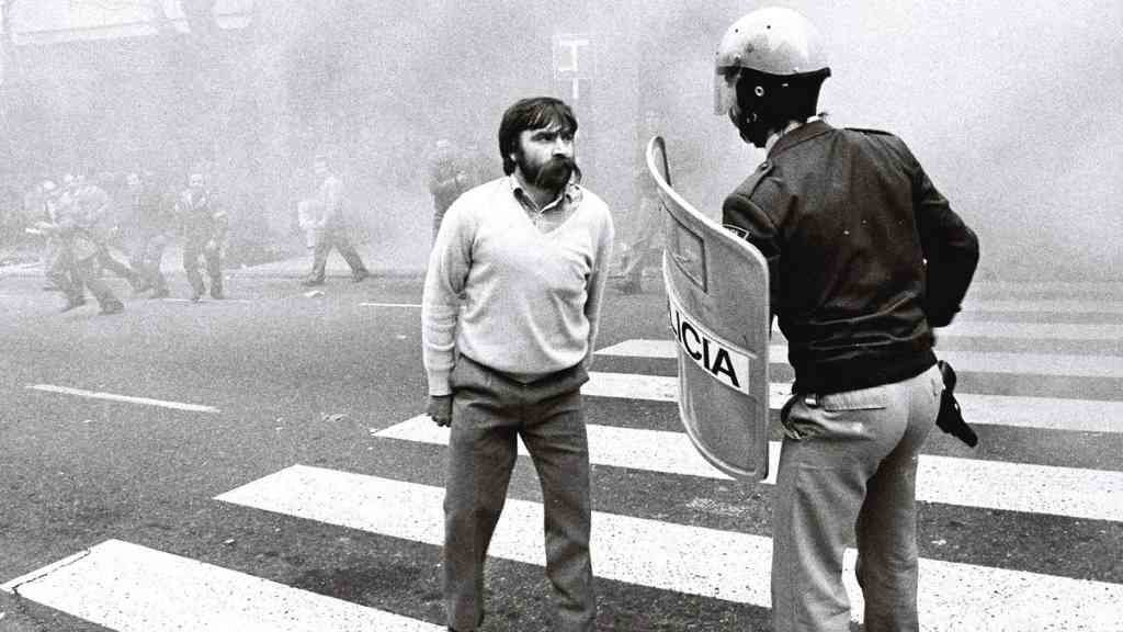 'Sandokán', nunha protesta obreira nas rúas de Vigo en 1984. (Foto: Víctor de las Heras)