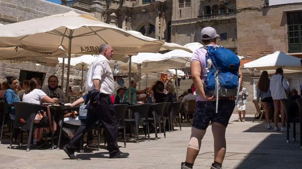 As cafetar&iacute;as compostel&aacute;s rexistran o cheo absoluto por mor do turismo. (Foto: Arxina)