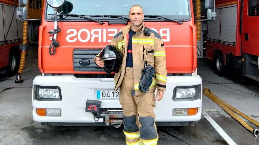 Manuel Lopes Rodrigues, bombeiro do servizo de servizo de protecci&oacute;n e extinci&oacute;n de incendios e salvamento do Concello de Vigo.
