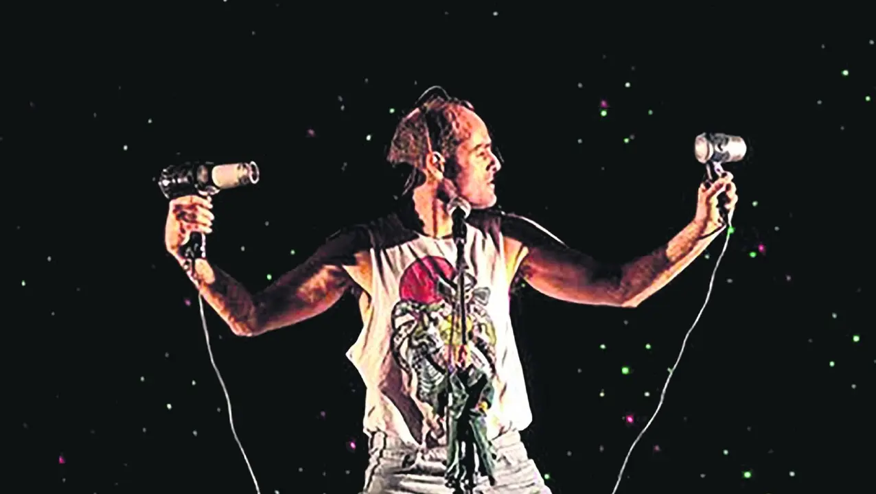 Diego Anido leva a Carballo o seu espect&aacute;culo 'O deus do pop'.