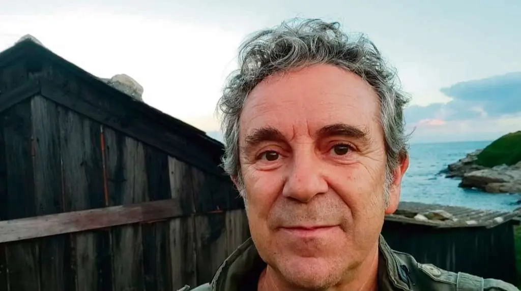 Miguel de Lira &eacute; premiado en Bueu pola s&uacute;a traxectoria e compromiso. (Foto: N&oacute;s Diario)
