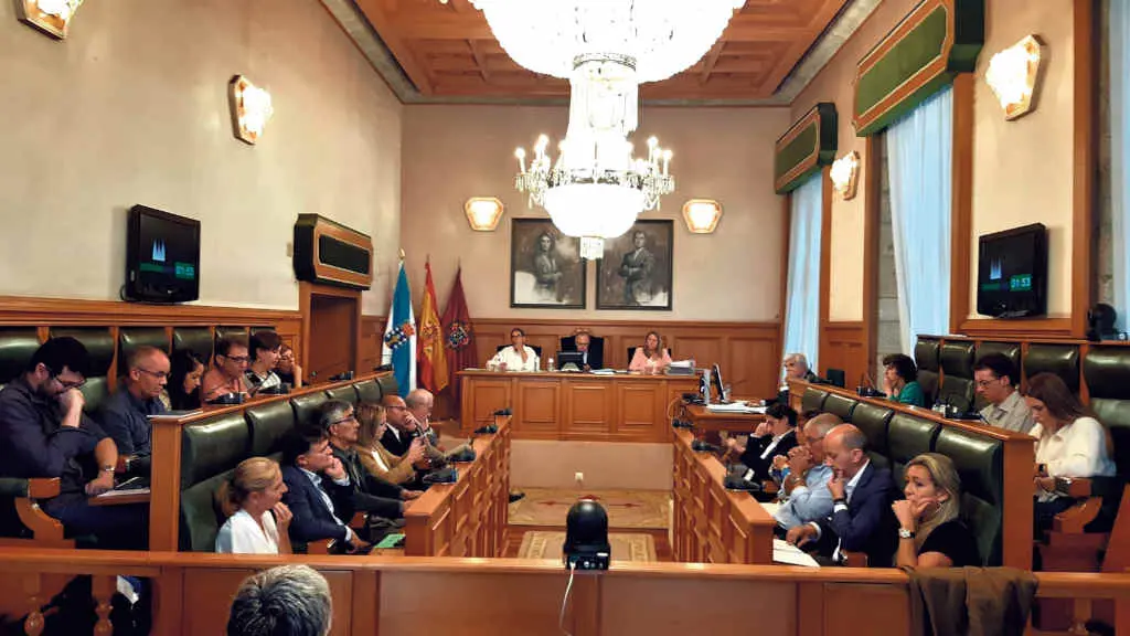 Pleno extraordinario no Concello compostel&aacute;n nesta segunda feira (Foto: Concello de Santiago).
