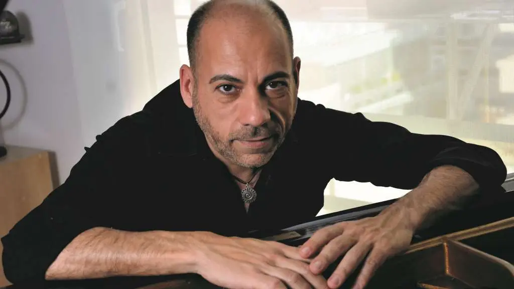 O pianista Juan Carlos Cambas fala da emigraci&oacute;n entre a Galiza e a Arxentina no seu traballo.