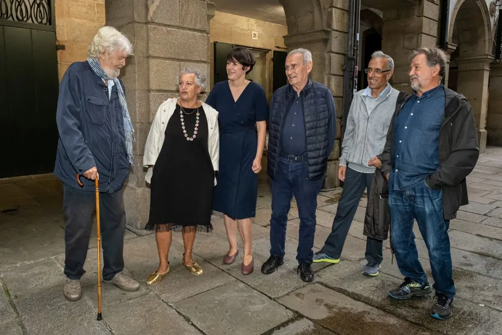 Xos&eacute; Manuel Beiras, Encarna Otero, Ana Pont&oacute;n, Camilo Nogueira, Su&aacute;rez Canal e Suso de Toro, en Santiago, na estrea do documental (Foto: Arxina)