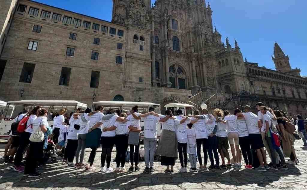 A asociación Asotrame esta fin de semana na praza do Obradoiro nun acto de concienciación sobre a doazón de medula ósea. (Foto: Nós Diario)