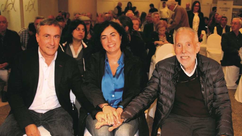 Luis Pardo, Elena Candia e Fernando Carlos Rodríguez na clausura do congreso do PP de Sarria. (Foto: Nós Diario)