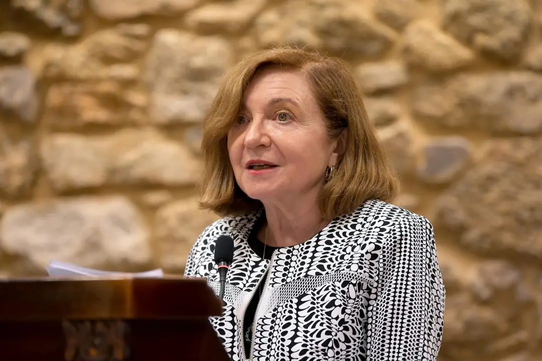 Mar&iacute;a Rosa Lojo, durante o acto de ingreso na RAG. (Foto: Real Academia Galega)