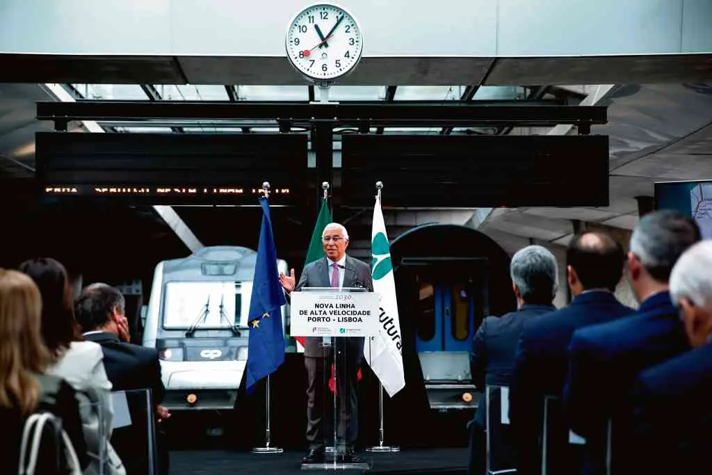 Ant&oacute;nio Costa, na cuarta feira, presentando o proxecto de conexi&oacute;n ferroviaria entre Porto e Vigo. (Foto: N&oacute;s Diario)