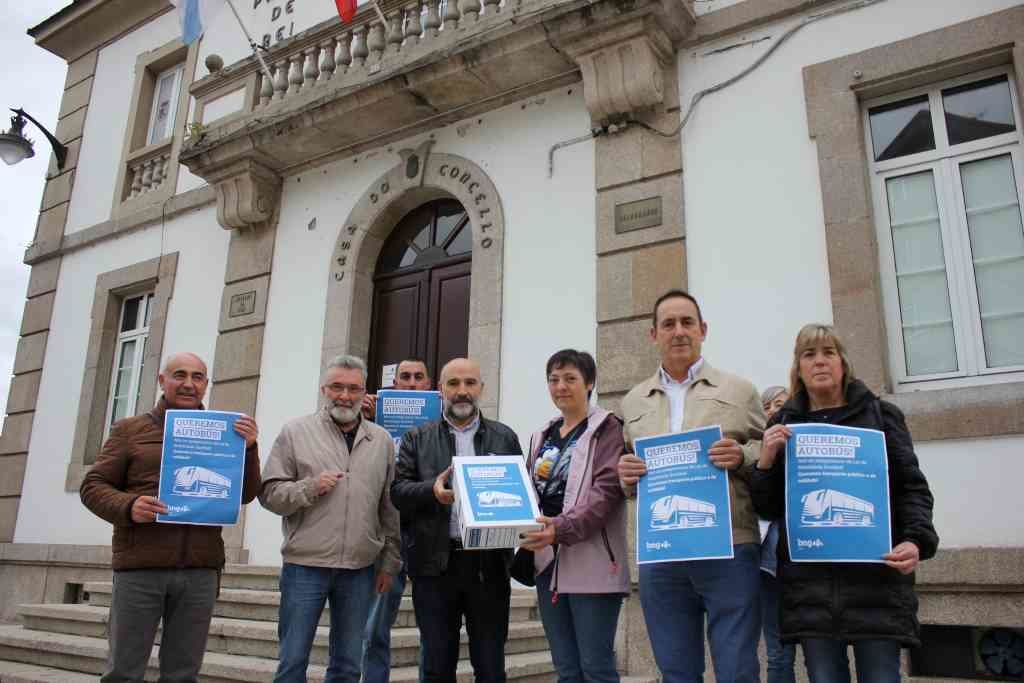 Representantes do BNG de Lugo xunto co deputado nacionalista no Congreso Néstor Rego. (Foto: Nós Diario)
