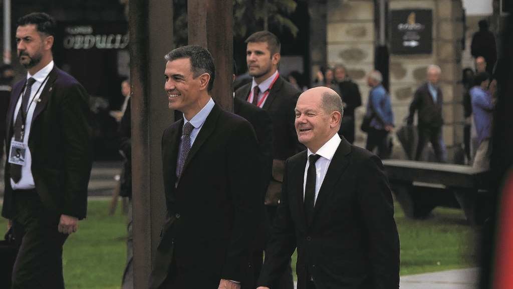 Pedro Sánchez e Olaf Scholz, esta cuarta feira, na Coruña. (Foto: Europa Press)