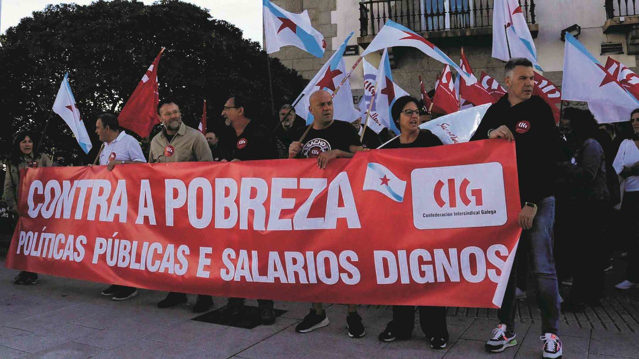 O secretario xeral da CIG, Paulo Carril (terceiro pola esquerda), esta quinta feira na Coruña (Foto: Nós Diario).
