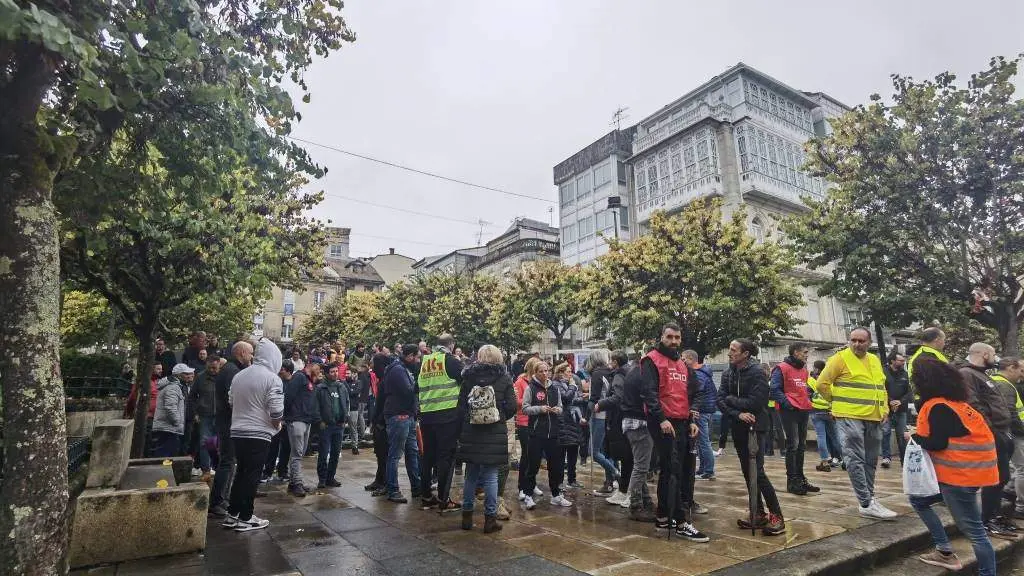 Manifestaci&oacute;n, esta segunda feira, no Carballi&ntilde;o. (Foto: CIG)