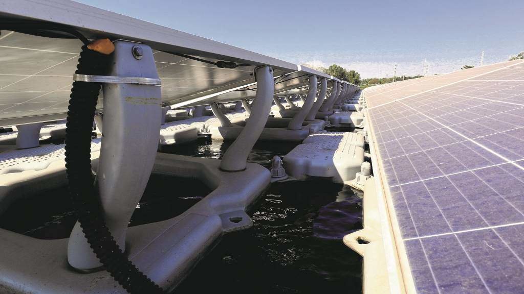Exemplo de placas fotovoltaicas flotantes. (Foto: Nós Diario)