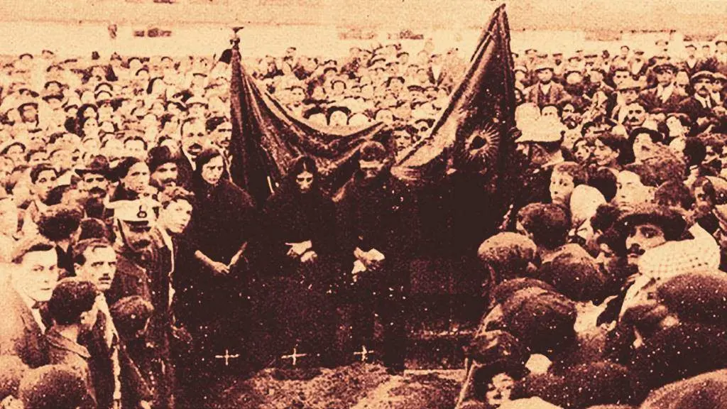 Enterro en 1916 de Rosa Maneiro, unha das m&aacute;rtires de Nebra. (Foto: Vida Gallega).