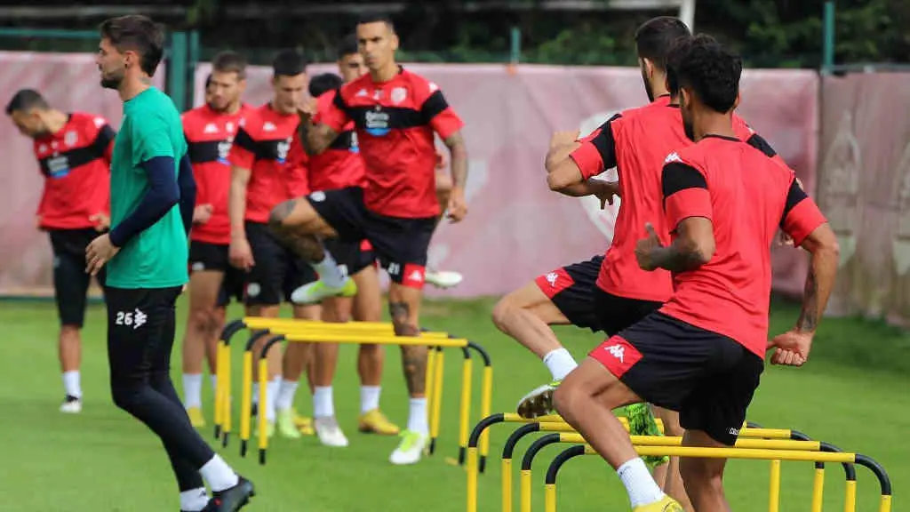 Os xogadores do Lugo adestrando onte (Foto: CD Lugo).