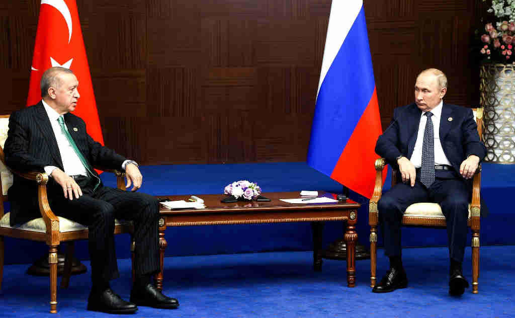 O presidente turco, Recep Tayyip Erdogan, xunta o presidente ruso, Vladimir Putin. (Foto: Kremlin / dpa)