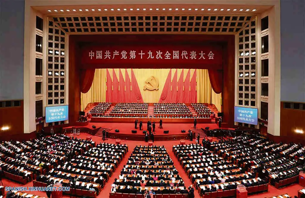 O Gran Sal&oacute;n do Pobo, en Beijing, lugar onde decorrer&aacute; o XX Congreso do Partido Comunista da China, durante o XIX Congreso en 2017. (Foto: Xinhua / Wang Ye)